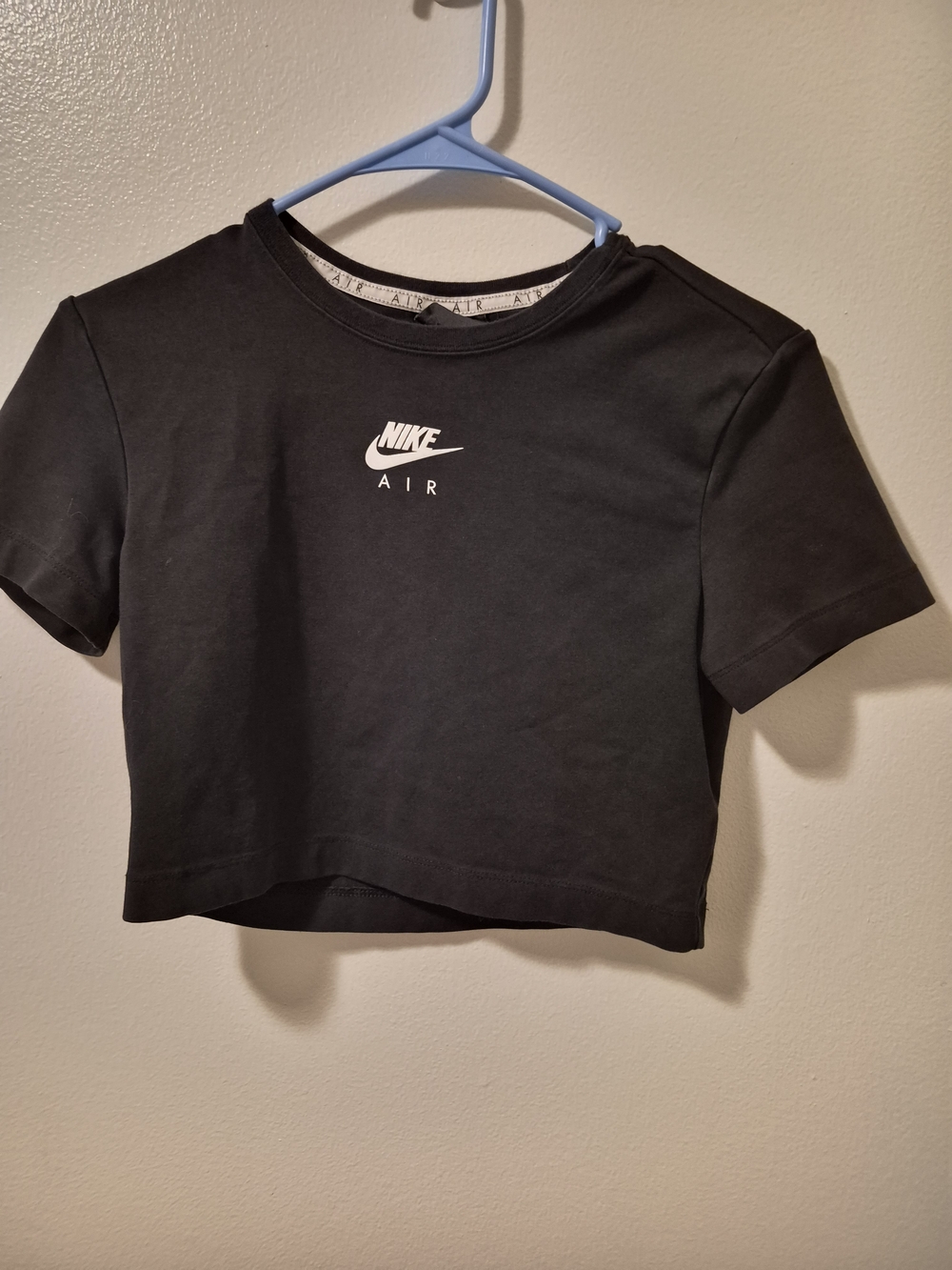 Nike Air  Women's  Black Cropped  Tee